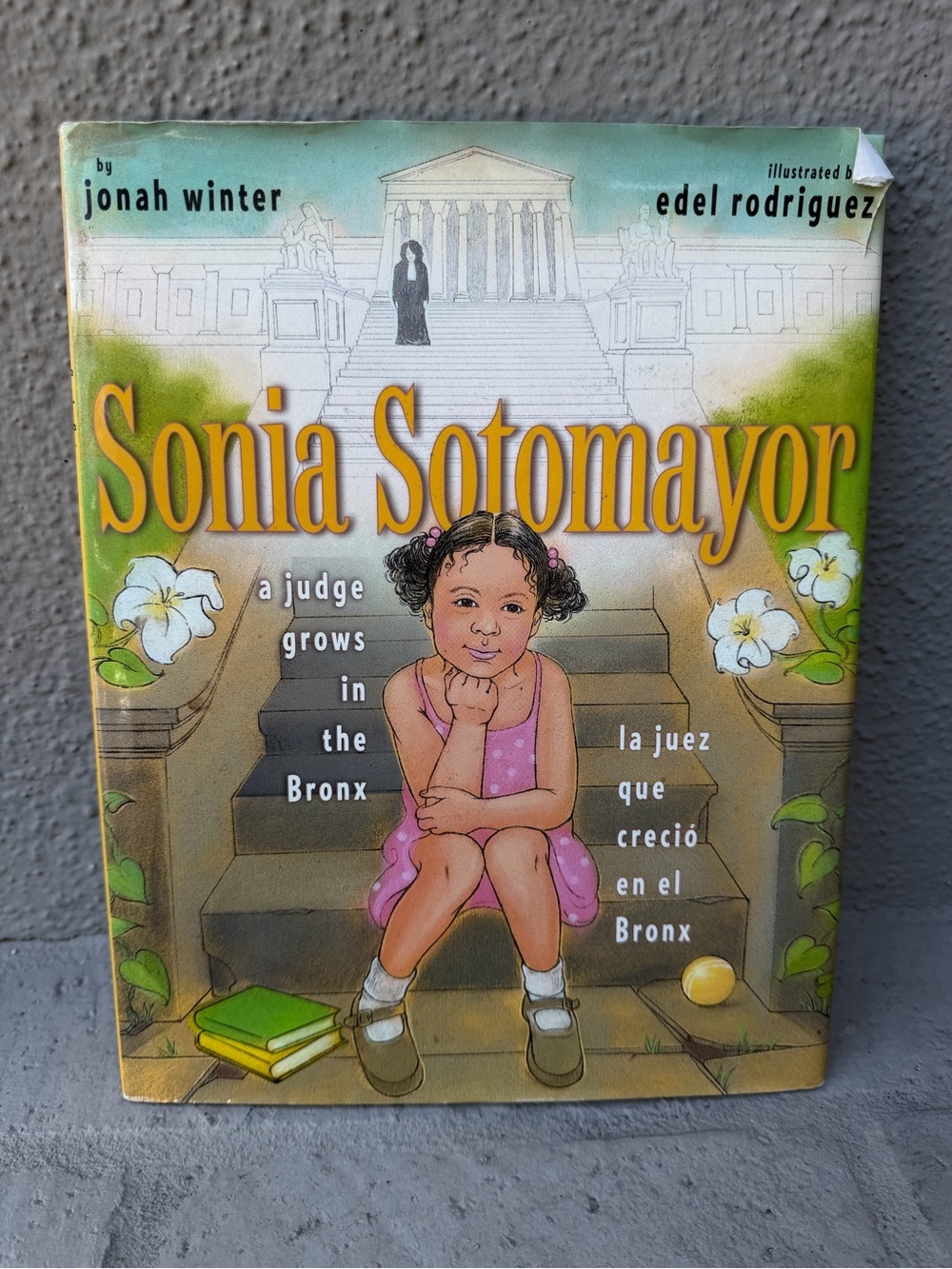 Sonia Sotomayor Children's Book - Illustrated Hardcover English Spanish text